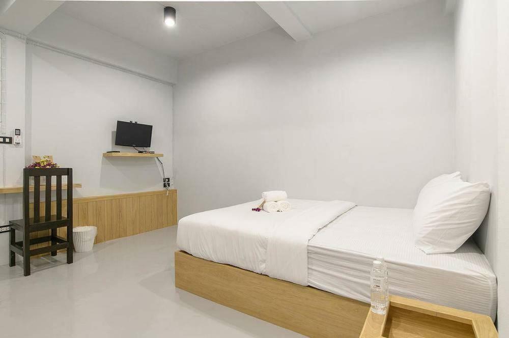 Little Lanna Guesthouse Чиангмай Экстерьер фото